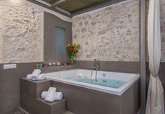 In-room Bathroom 4 Unique Suite