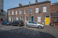 Exterior Central Belfast Apartments: Georgian House