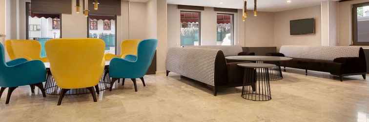 Sảnh chờ Days Hotel by Wyndham Ankara Cankaya