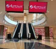 Lobby 2 Hyatt Regency JFK Airport at Resorts World New York