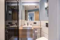 In-room Bathroom Oldtown Studios by dasPaul