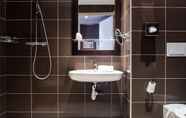 In-room Bathroom 6 Kyriad Prestige Dijon Nord Valmy