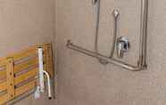 In-room Bathroom 6 Greymouth Motel