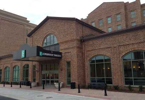 Exterior Embassy Suites by Hilton Savannah