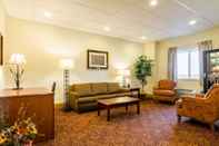 Lobi Rodeway Inn & Suites