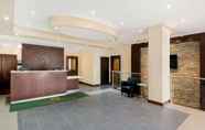 Lobby 3 La Quinta Inn & Suites by Wyndham Oshawa