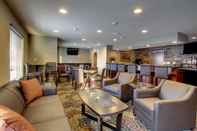 Bar, Cafe and Lounge Cobblestone Inn & Suites - Rugby