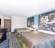 Bedroom 3 Super 8 by Wyndham North Sioux City