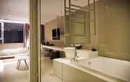 In-room Bathroom 4 Hotel The Designers Hongdae