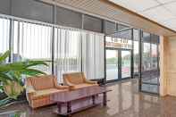 Lobby Super 8 by Wyndham Jamaica North Conduit