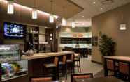 บาร์ คาเฟ่ และเลานจ์ 6 Hyatt Place Chicago-South/University Medical Center