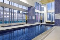 Kolam Renang Courtyard by Marriott Montreal Downtown