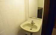 Toilet Kamar 6 Boarding House