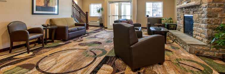 Lobby Cobblestone Inn & Suites - Holyoke