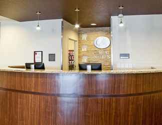 Lobi 2 Comfort Suites Minot