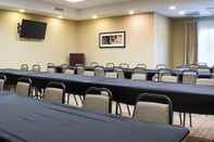 Functional Hall Comfort Suites Minot