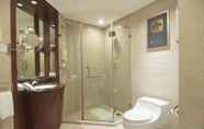 In-room Bathroom 3 Plaza Hotel Yuyao