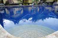 Kolam Renang Blue Lagoon Inn & Suites