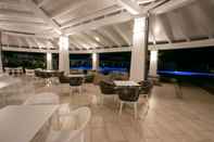 Bar, Kafe, dan Lounge Limone Beach Resort