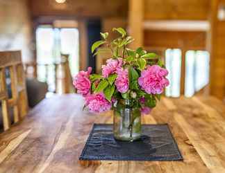 Lobby 2 Mole Creek Cabins