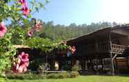 ภายนอกอาคาร 2 Karen Hill Tribe Lodge