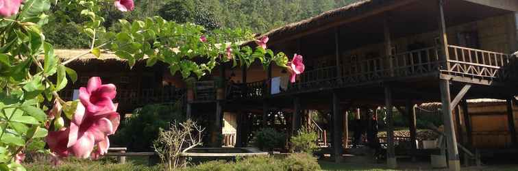 ภายนอกอาคาร Karen Hill Tribe Lodge