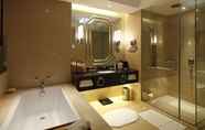 In-room Bathroom 6 Riviera Hotel Ningbo