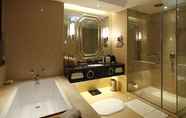 In-room Bathroom 6 Riviera Hotel Ningbo