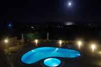 Kolam Renang Moonlight Apartments