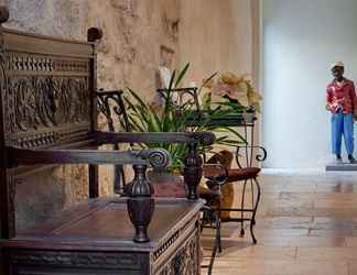 Lobby 2 Aux Augustins Palais des Papes