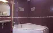Phòng tắm bên trong 4 A l'Hotel des Roys