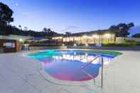 Swimming Pool Alivio Tourist Park Canberra