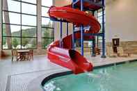Swimming Pool Hampton Inn by Hilton Chilliwack