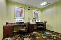 Functional Hall Hampton Inn & Suites Adairsville-Calhoun Area