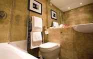 In-room Bathroom 5 Plantation House Hotel