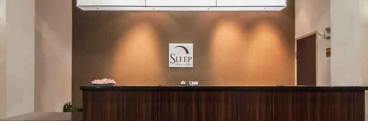 Lobi Sleep Inn & Suites