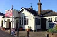 Bên ngoài Holroyd Arms