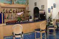 Bar, Cafe and Lounge Hotel Saint Raphael