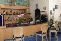 Bar, Kafe, dan Lounge Hotel Saint Raphael