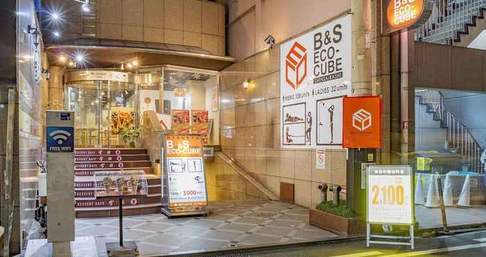 ภายนอกอาคาร Capsule Hotel B&S Eco-Cube Shinsaibashi