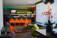 Quầy bar, cafe và phòng lounge SIRTAJ - Beverly Hills