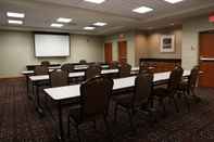 Functional Hall Hampton Inn Fayetteville