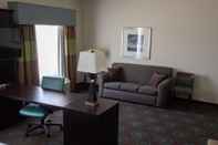 Common Space Hampton Inn Fayetteville