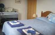 Kamar Tidur 4 Cames Mead B&B Meare Green Farm