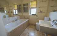 In-room Bathroom 5 Brickfields Farm