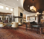 Lobi 7 Embassy Suites Springfield