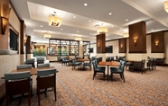 Restaurant 2 Embassy Suites Springfield