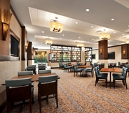 Restoran 2 Embassy Suites Springfield