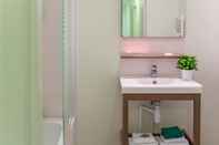 In-room Bathroom Appart'City Confort Saint-Nazaire Océan