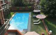 Swimming Pool 6 Redlands Hotel